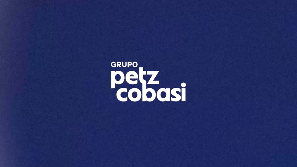 The white Grupo Petz Cobasi wordmark on a textured blue background.